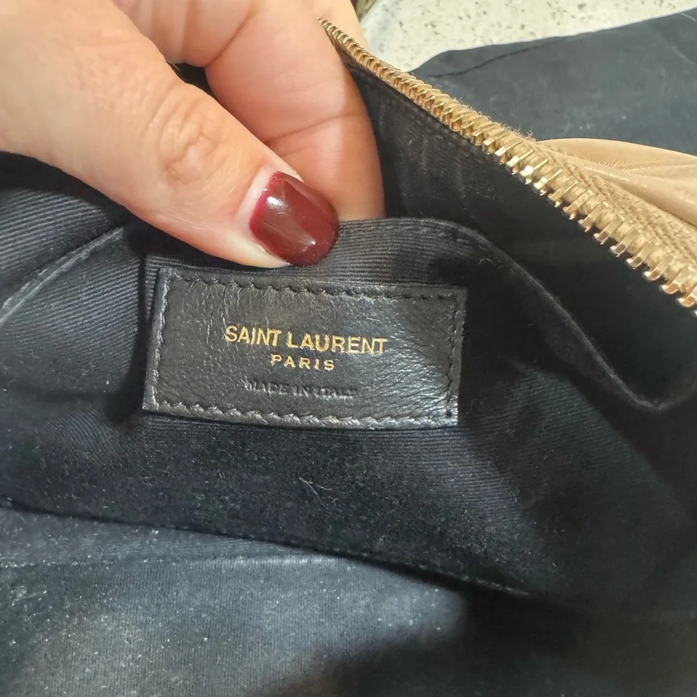 🛑 SOLD 🛑 Saint Laurent Lou Camera Bag – Dark Beige Leather with Tassel - Picture 11 of 13